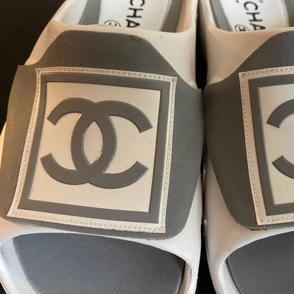 Chanel white grey rubber sandals mules size 35-5 slides slip on flats flip flops - Picture 2 of 8